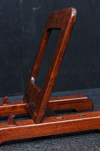 どっしりとした構えの大型皿立て　DC8384