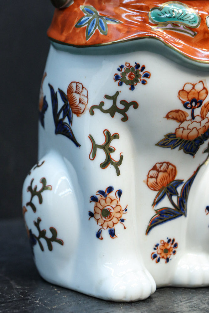 ちょこんと座る姿が可愛らしい招き猫　DC8388