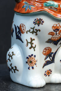 ちょこんと座る姿が可愛らしい招き猫　DC8388