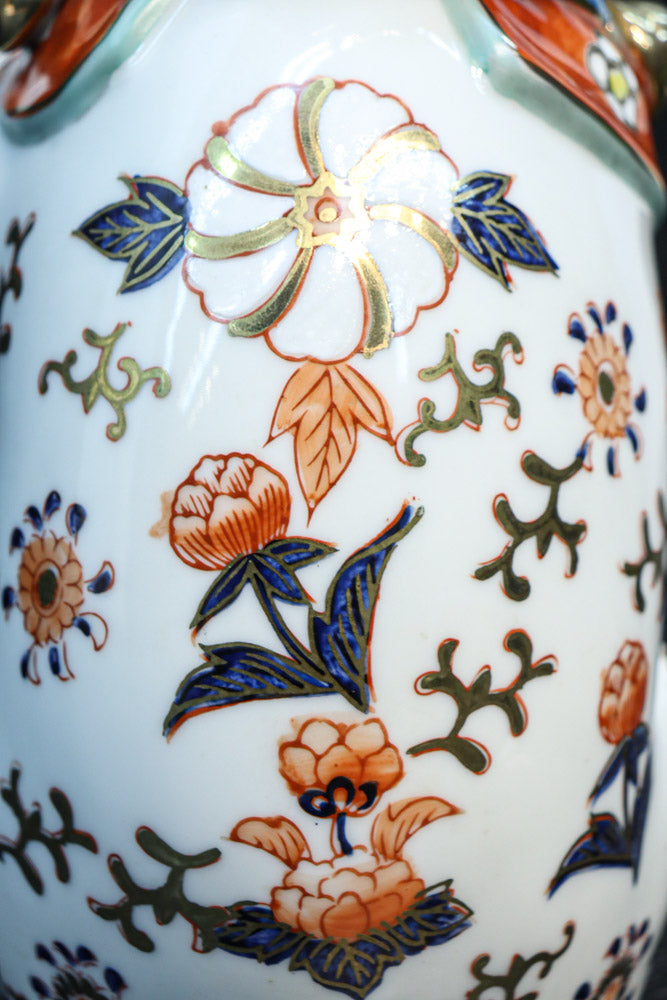 ちょこんと座る姿が可愛らしい招き猫　DC8388