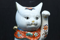 ちょこんと座る姿が可愛らしい招き猫　DC8388