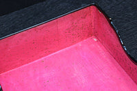 2羽の鶴が戯れる絵柄で上品な面持ちの蒔絵木箱　DC8389