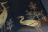 2羽の鶴が戯れる絵柄で上品な面持ちの蒔絵木箱　DC8389