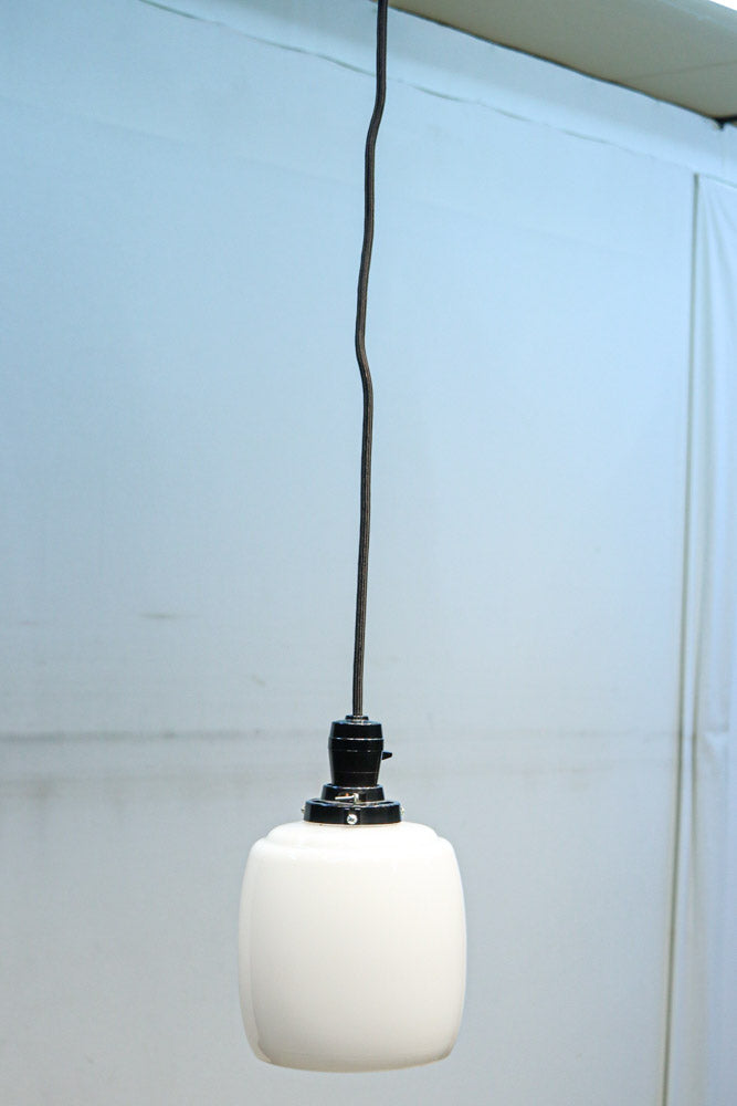 懐かし味を感じさせる樽型の電笠　DC8398