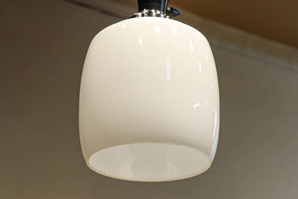 懐かし味を感じさせる樽型の電笠　DC8398