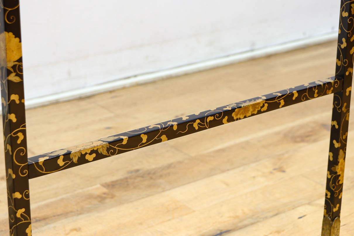 黒漆で雅な気品溢れる手ぬぐい掛け　DC8401a