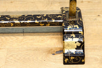 黒漆で雅な気品溢れる手ぬぐい掛け　DC8401a