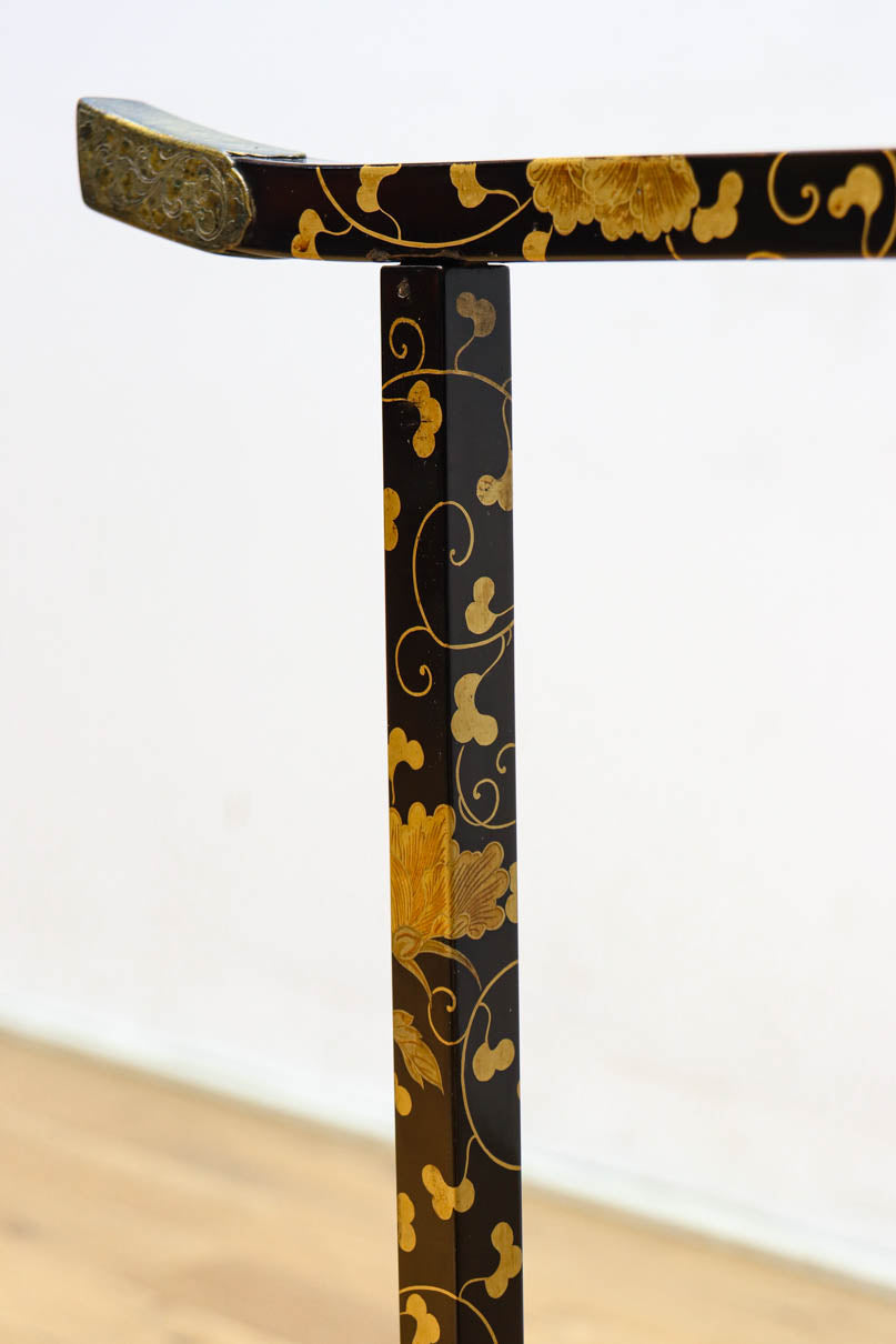 黒漆で雅な気品溢れる手ぬぐい掛け　DC8401a