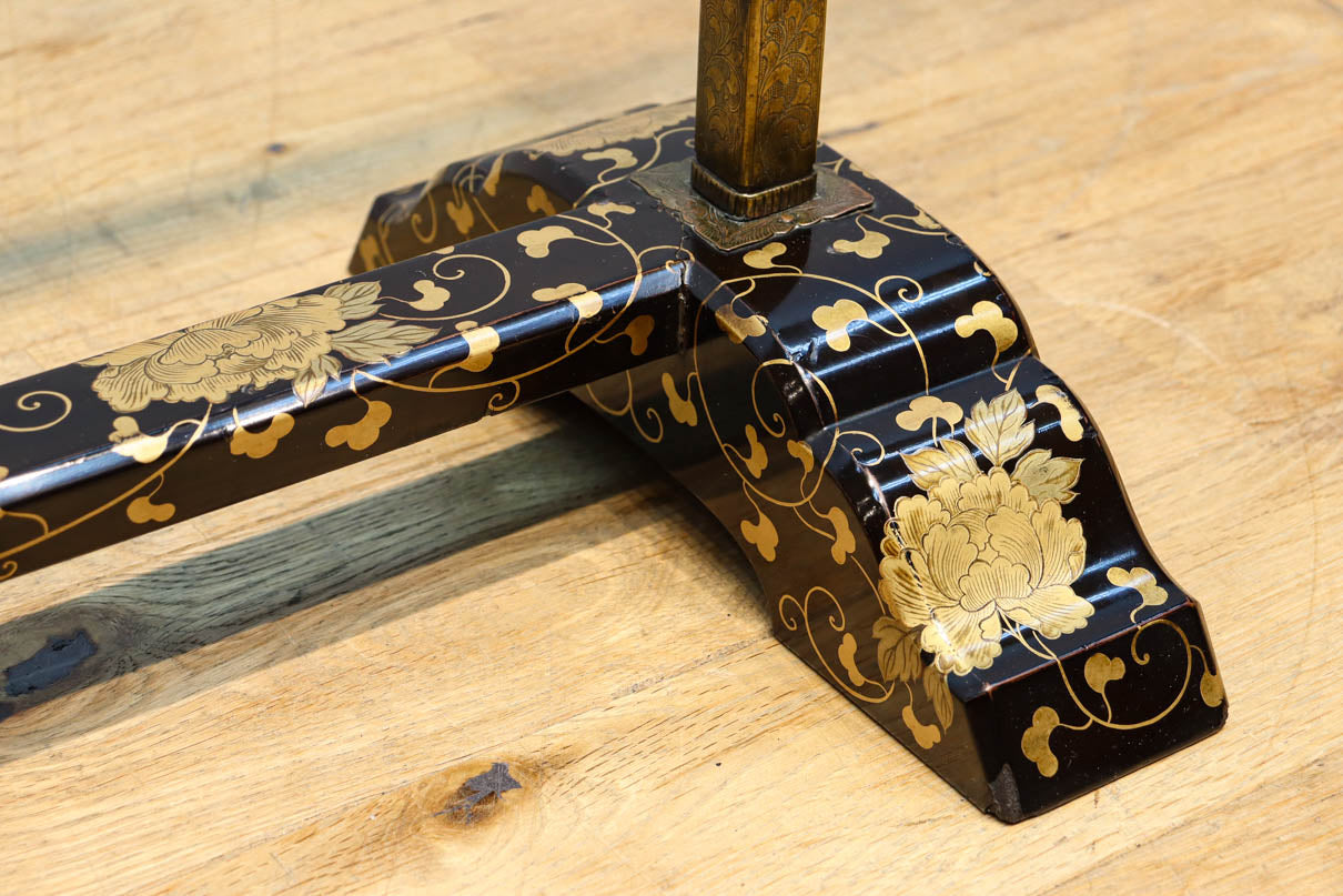 黒漆で雅な気品溢れる手ぬぐい掛け　DC8401a