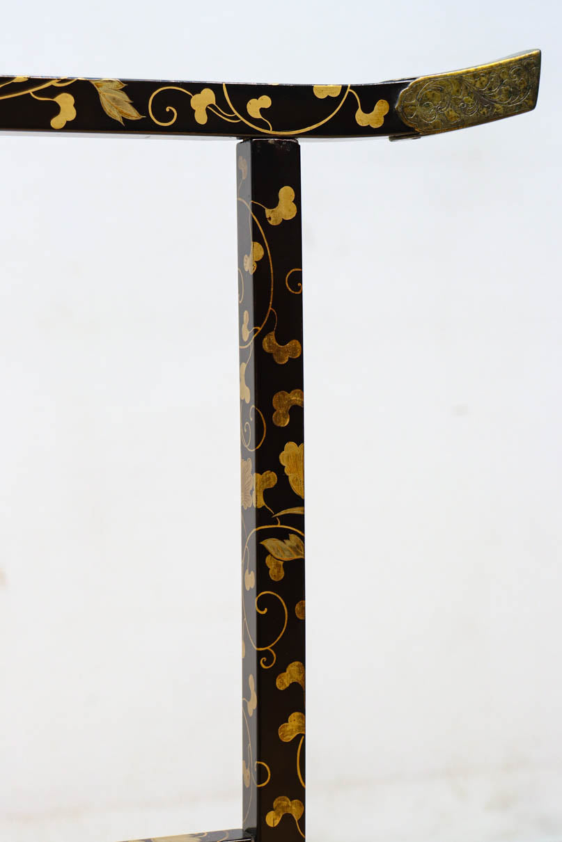 黒漆で雅な気品溢れる手ぬぐい掛け　DC8401a