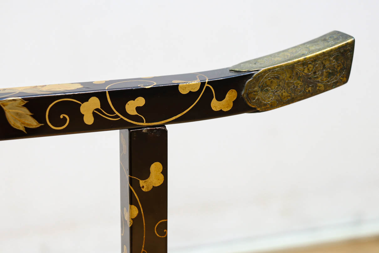 黒漆で雅な気品溢れる手ぬぐい掛け　DC8401a