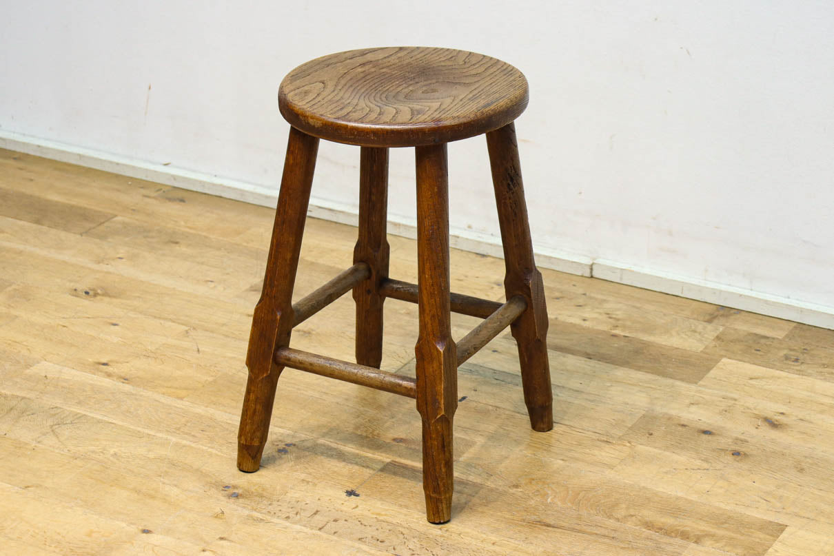 丸脚デザインが素敵なオークスツール　DC8402