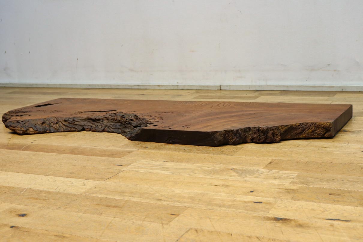 大型サイズ！！ 古木材の面持ち残る敷板　DC8405