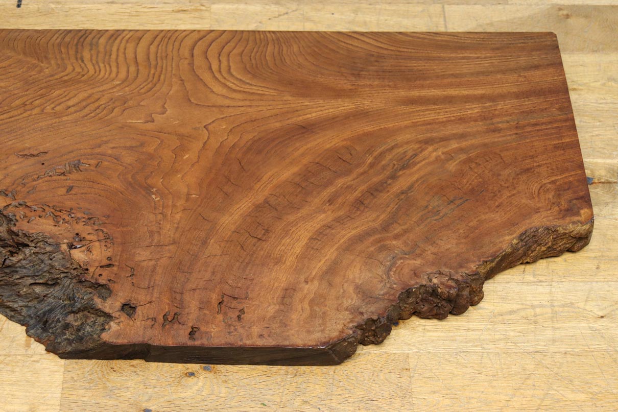 大型サイズ！！ 古木材の面持ち残る敷板　DC8405