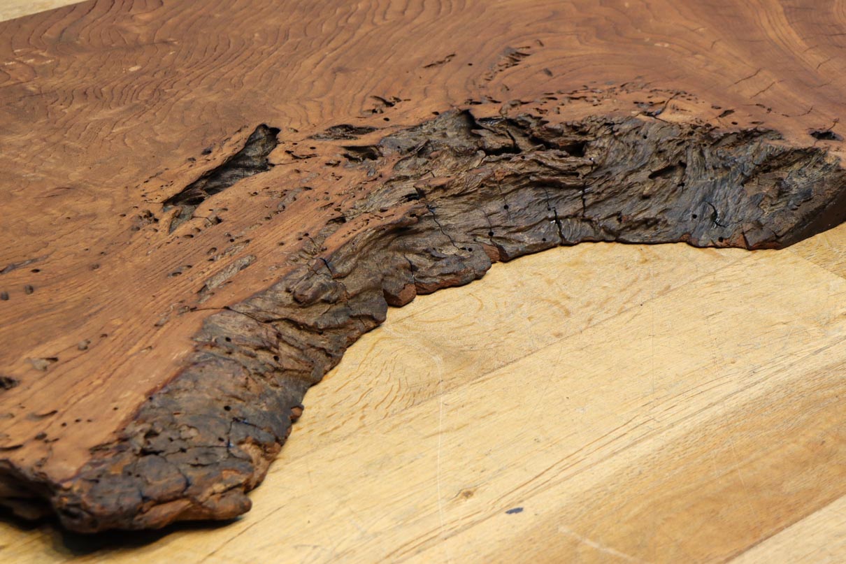 大型サイズ！！ 古木材の面持ち残る敷板　DC8405
