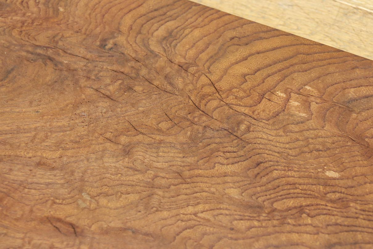 大型サイズ！！ 古木材の面持ち残る敷板　DC8405