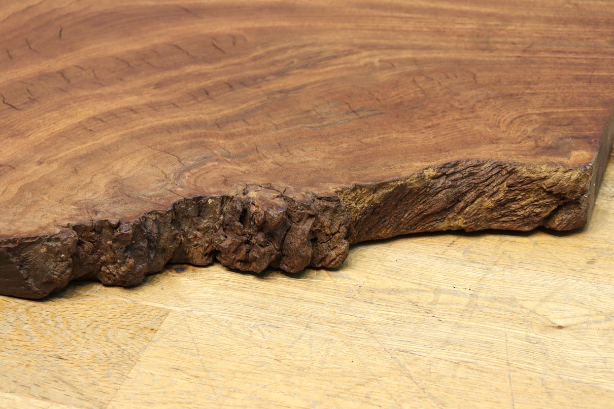 大型サイズ！！ 古木材の面持ち残る敷板　DC8405