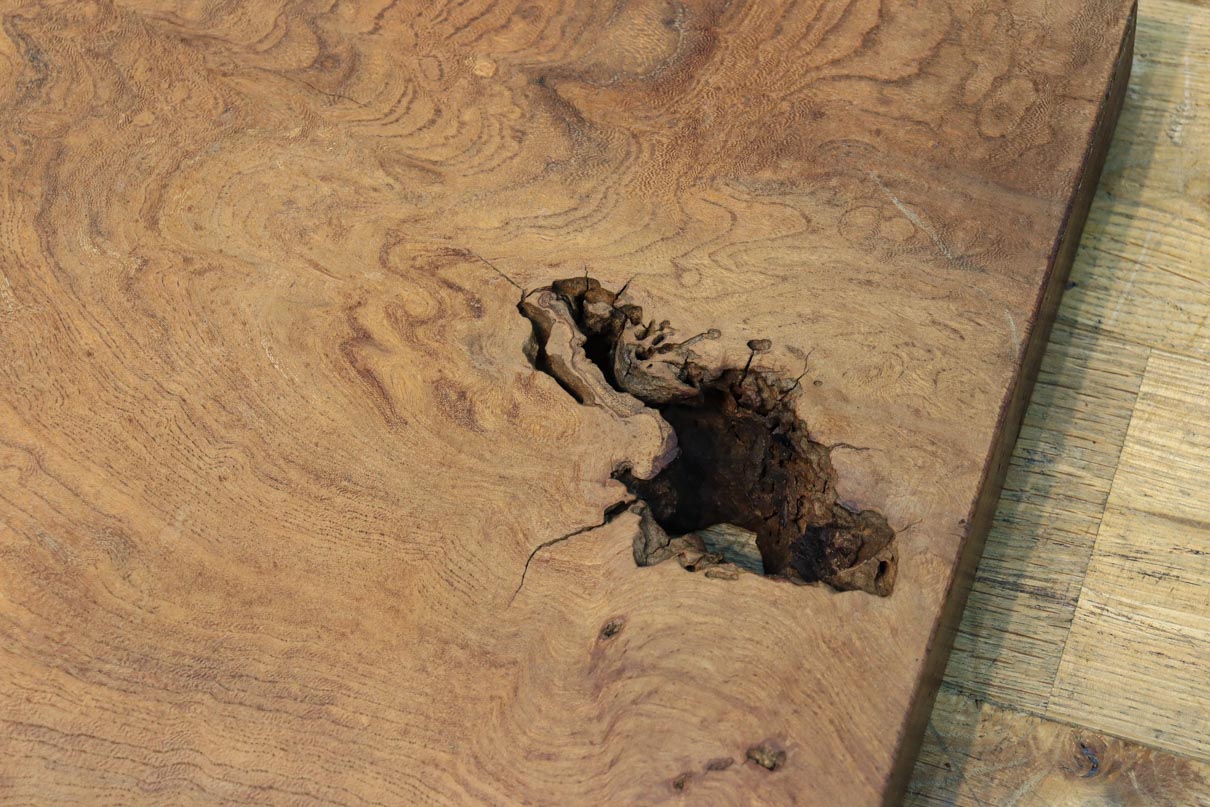 大型サイズ！！ 古木材の面持ち残る敷板　DC8405