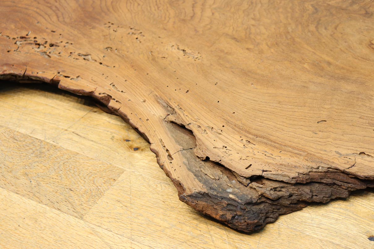 大型サイズ！！ 古木材の面持ち残る敷板　DC8405