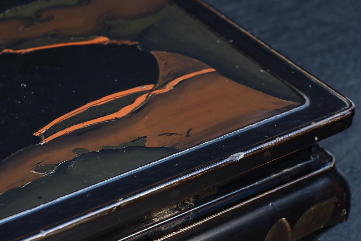 人物を描いた絵柄で上品な趣きある置台　DC8410