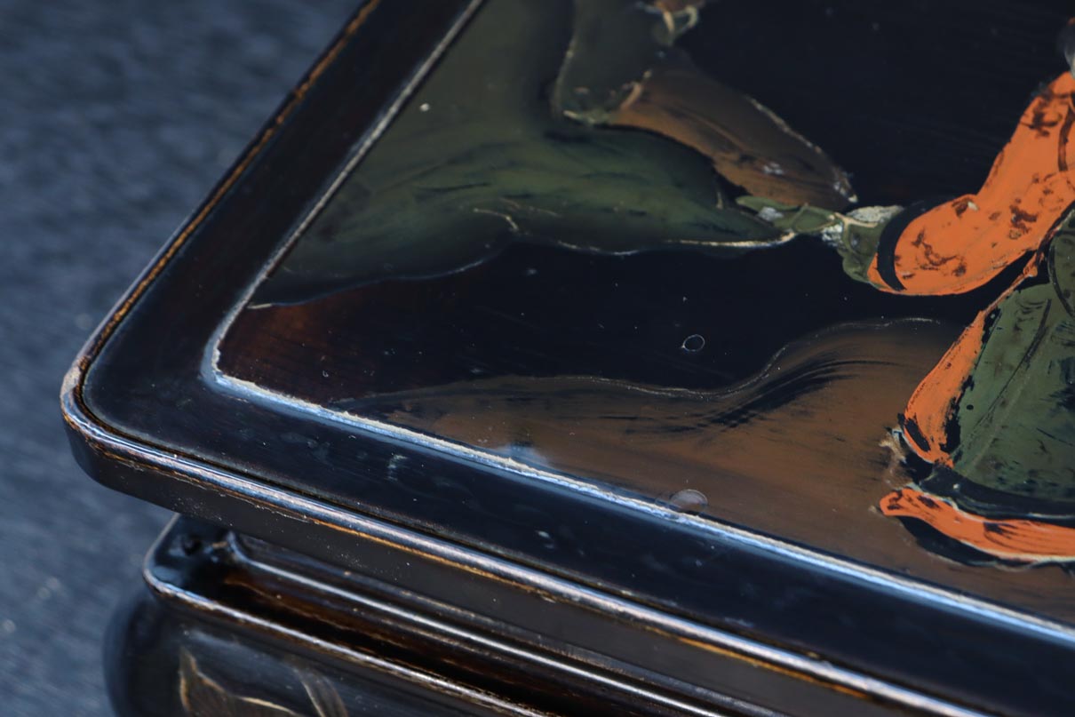 人物を描いた絵柄で上品な趣きある置台　DC8410