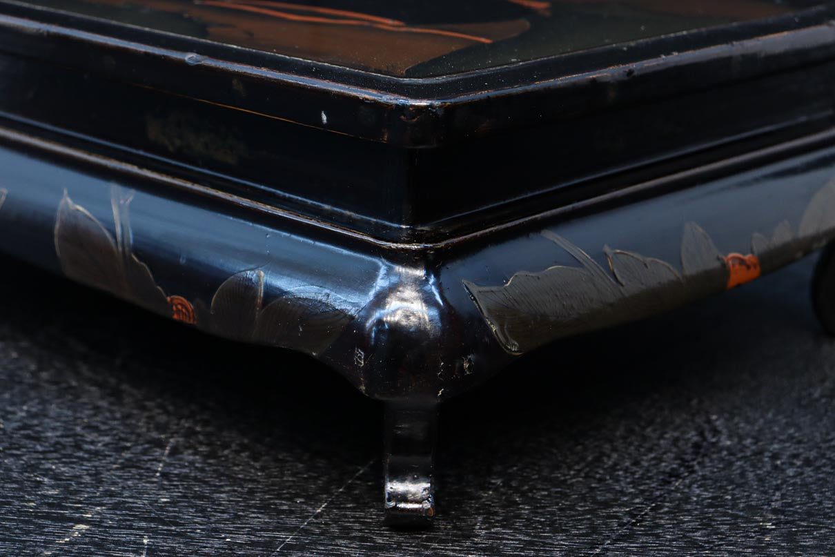 人物を描いた絵柄で上品な趣きある置台　DC8410