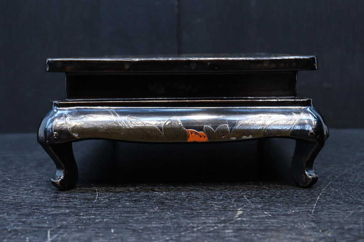 人物を描いた絵柄で上品な趣きある置台　DC8410