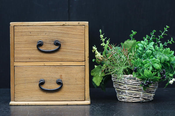 優しい杢目が趣きある小引き出し　DC8411