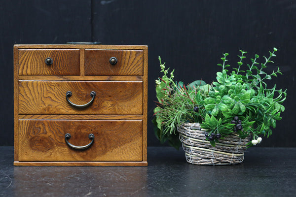 明るい色彩に杢目が映える針箱　DC8415