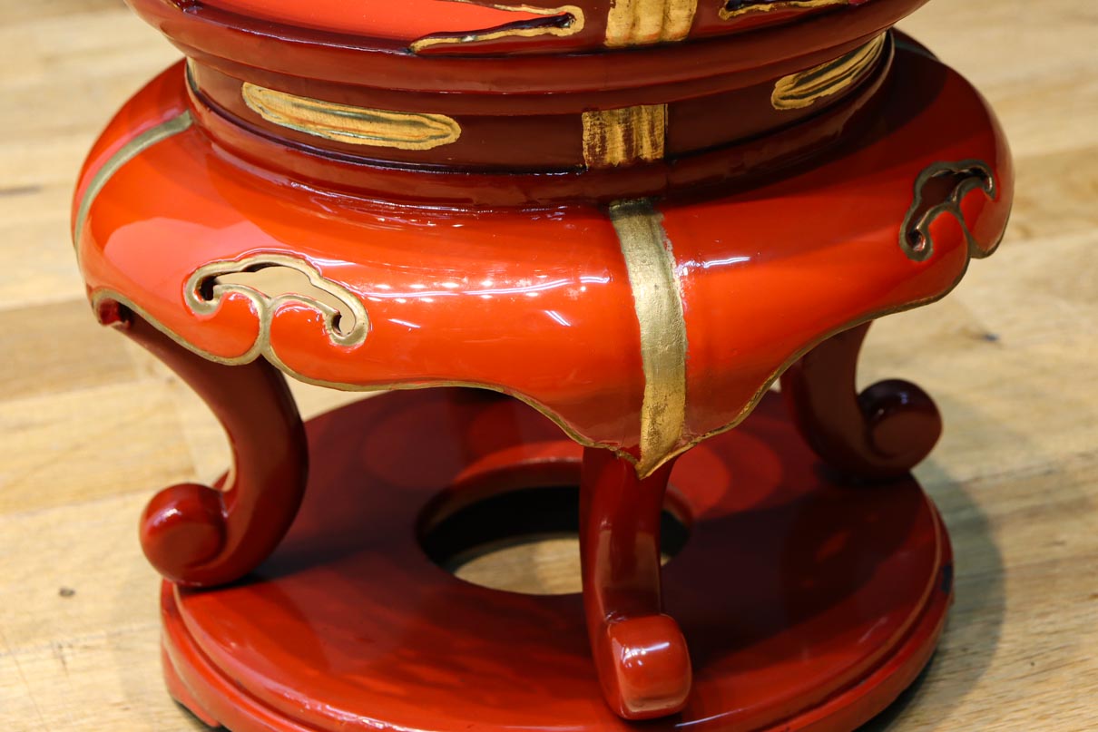 朱漆の華やかな雰囲気の置き台　DC8416