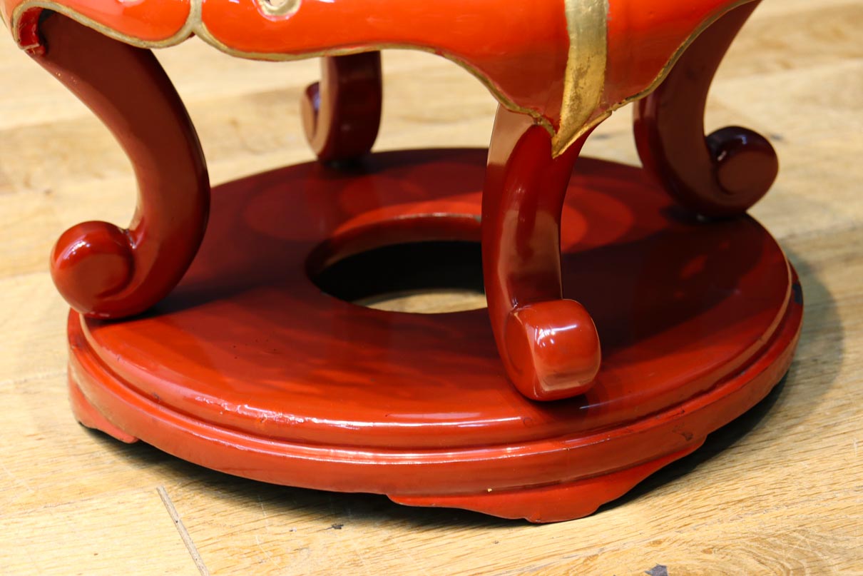 朱漆の華やかな雰囲気の置き台　DC8416