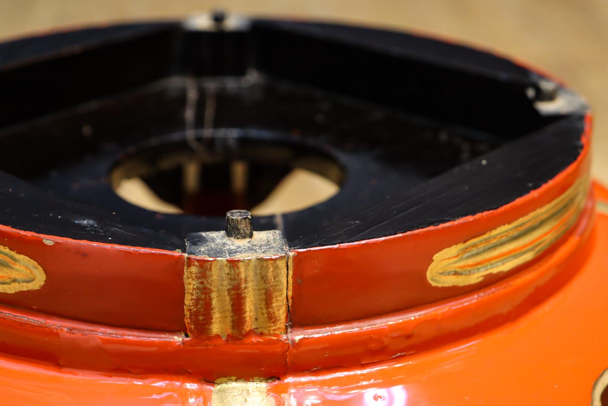 朱漆の華やかな雰囲気の置き台　DC8416