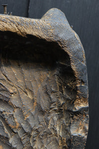 古色の風合いで味わいある木彫りの小さな鬼の面　DC8417