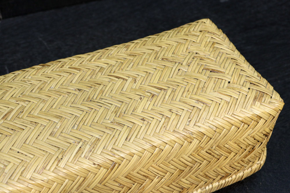 優しい風合いの網代編み中型蓋付き行李(こうり)　DC8419