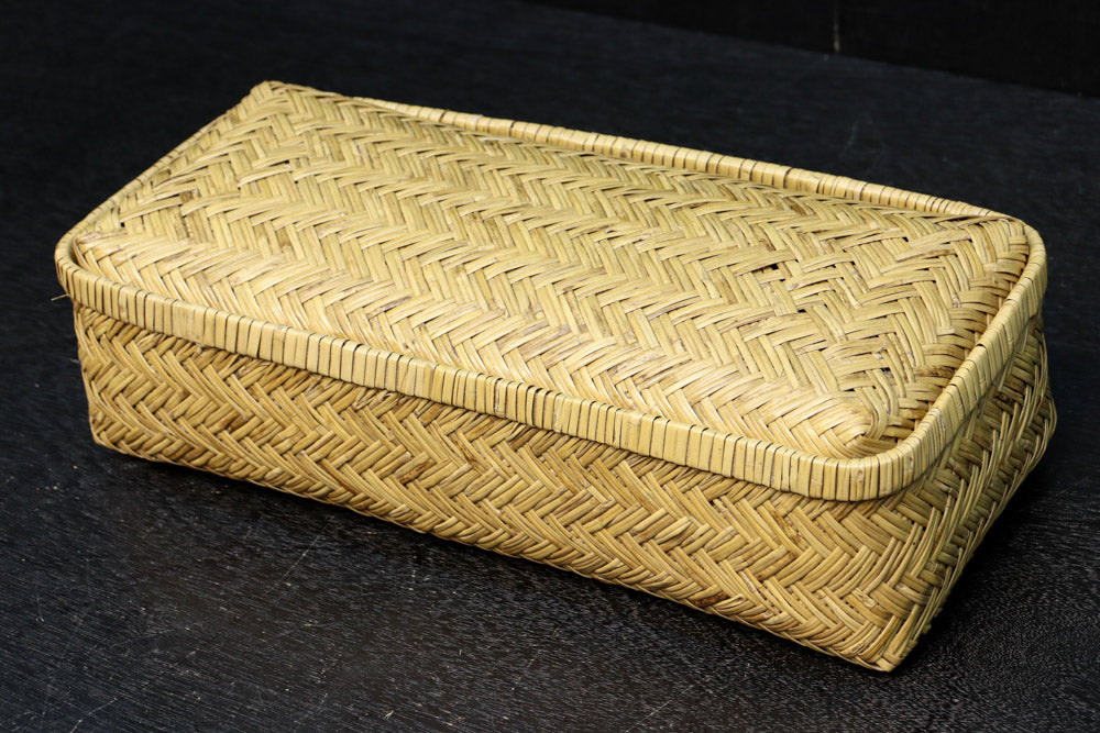 優しい風合いの網代編み中型蓋付き行李(こうり)　DC8419