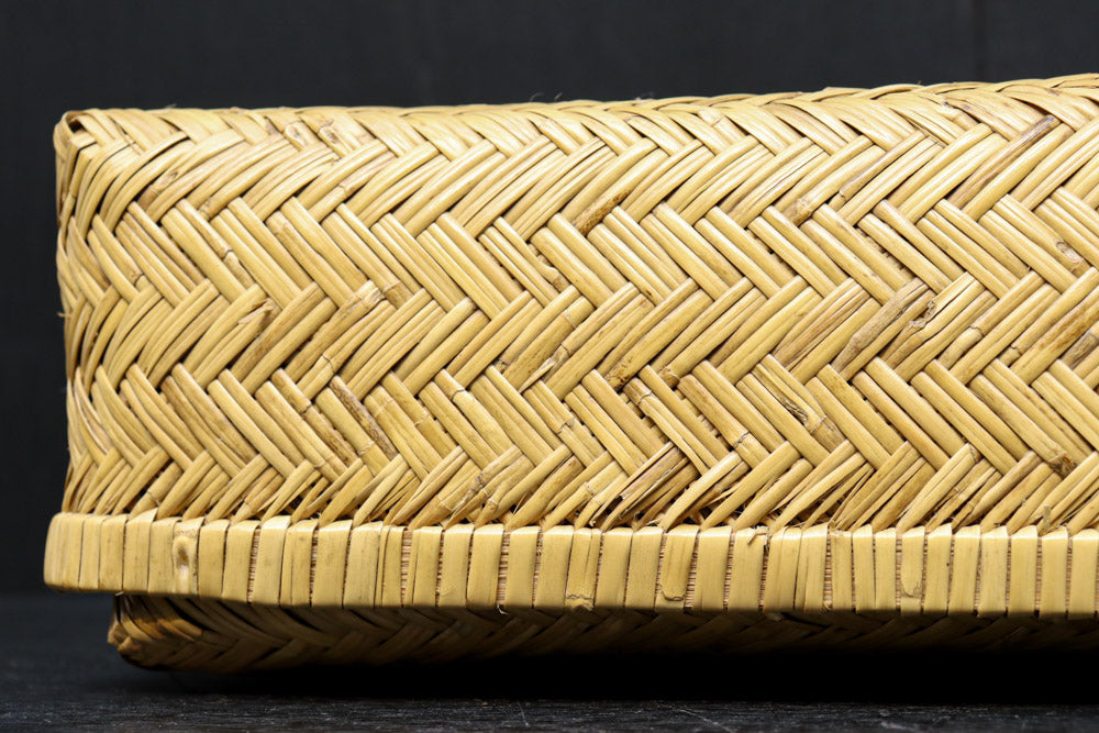 優しい風合いの網代編み中型蓋付き行李(こうり)　DC8419