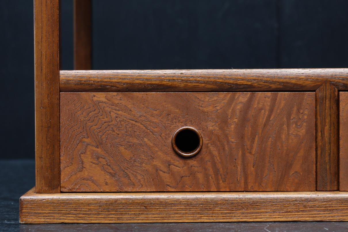 艶やかな風合いに美しい杢目が浮かぶ上品な置台　DC8426