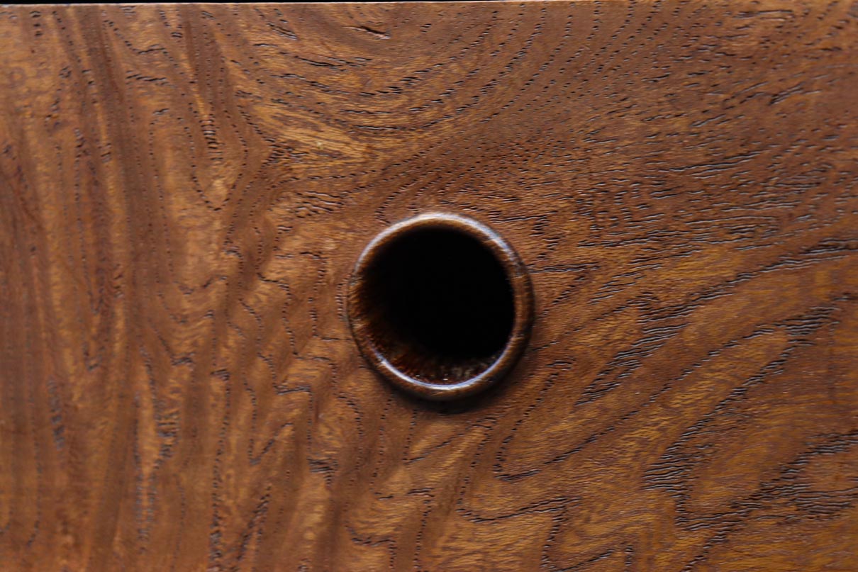 艶やかな風合いに美しい杢目が浮かぶ上品な置台　DC8426