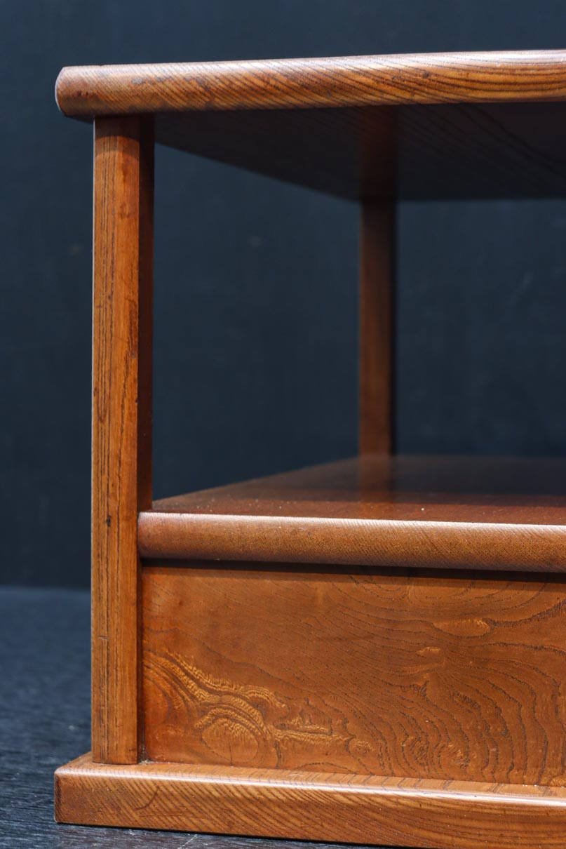 艶やかな風合いに美しい杢目が浮かぶ上品な置台　DC8426