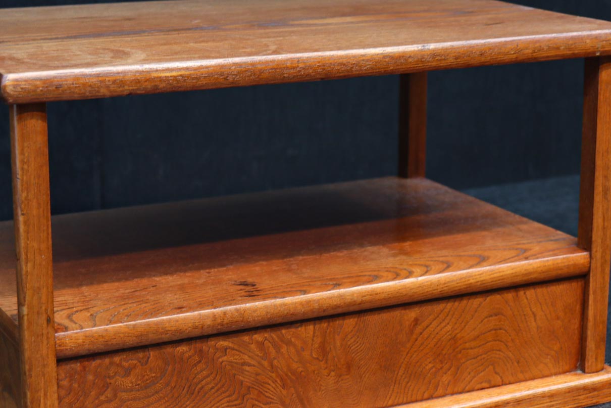 艶やかな風合いに美しい杢目が浮かぶ上品な置台　DC8426