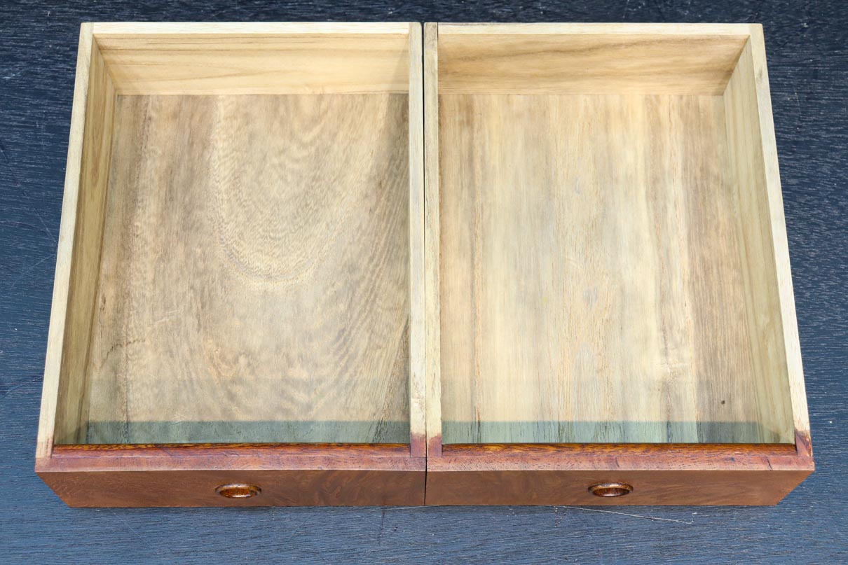 艶やかな風合いに美しい杢目が浮かぶ上品な置台　DC8426