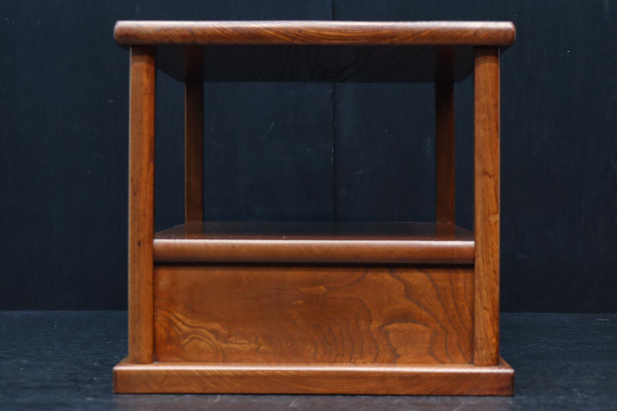 艶やかな風合いに美しい杢目が浮かぶ上品な置台　DC8426