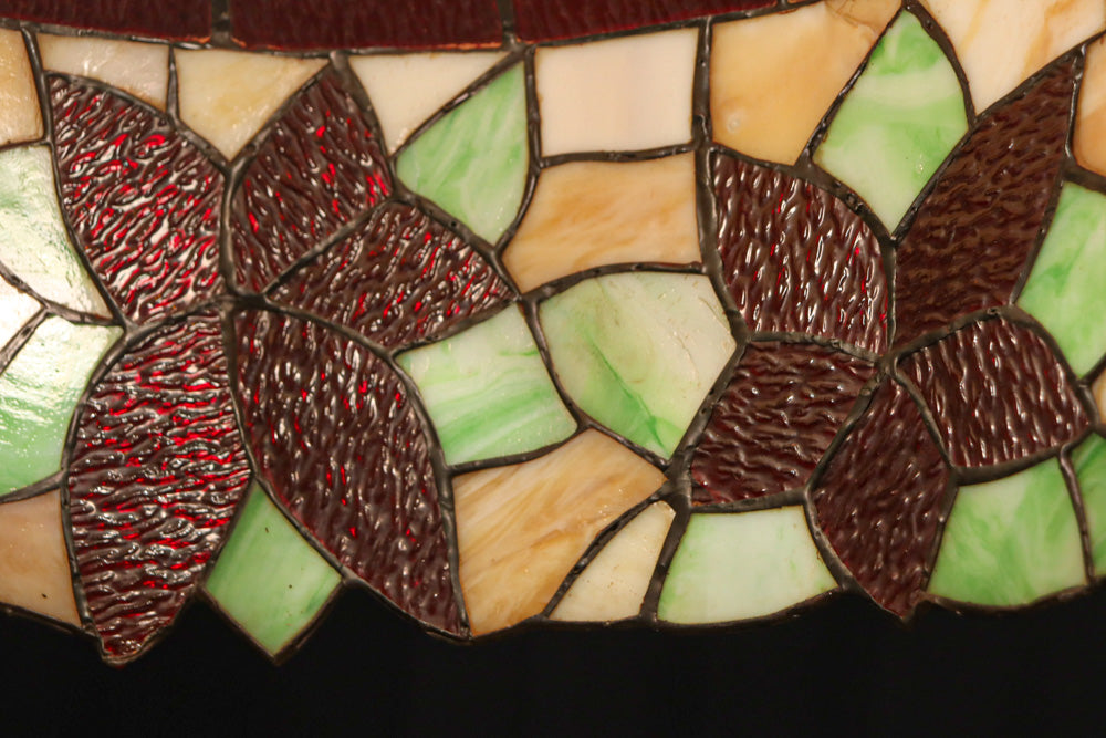 赤い花模様が引き立つ色鮮やかなステンドグラスのシャンデリア　DC8438