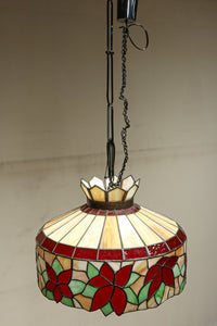 赤い花模様が引き立つ色鮮やかなステンドグラスのシャンデリア　DC8438