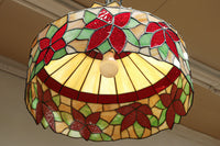 赤い花模様が引き立つ色鮮やかなステンドグラスのシャンデリア　DC8438