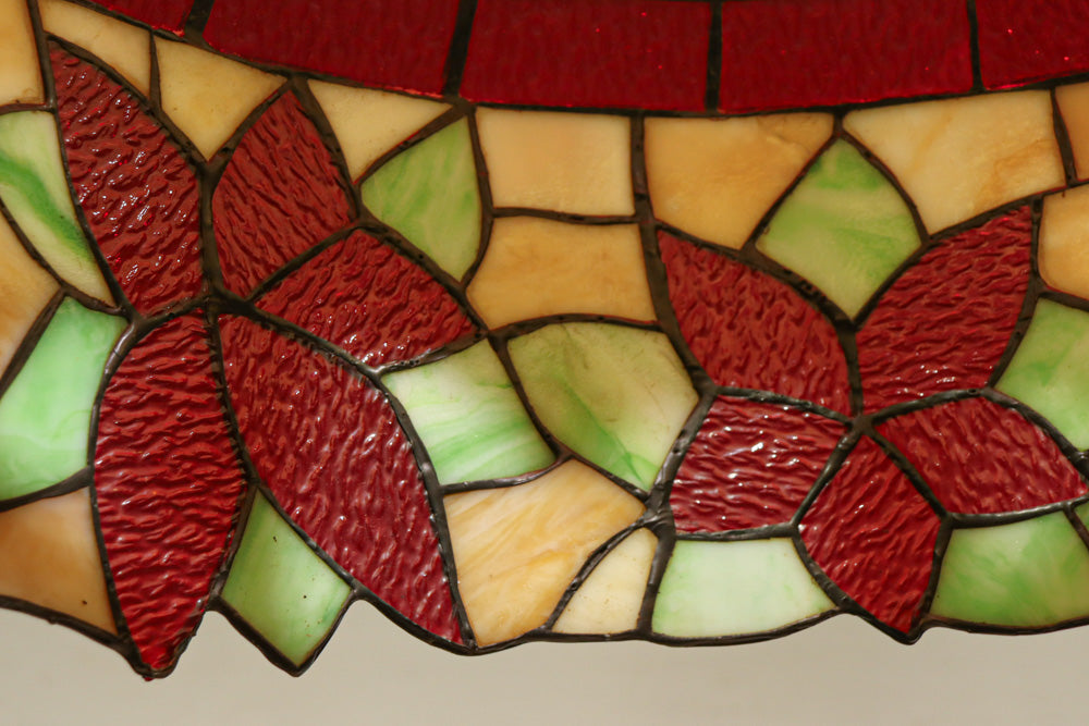 赤い花模様が引き立つ色鮮やかなステンドグラスのシャンデリア　DC8438