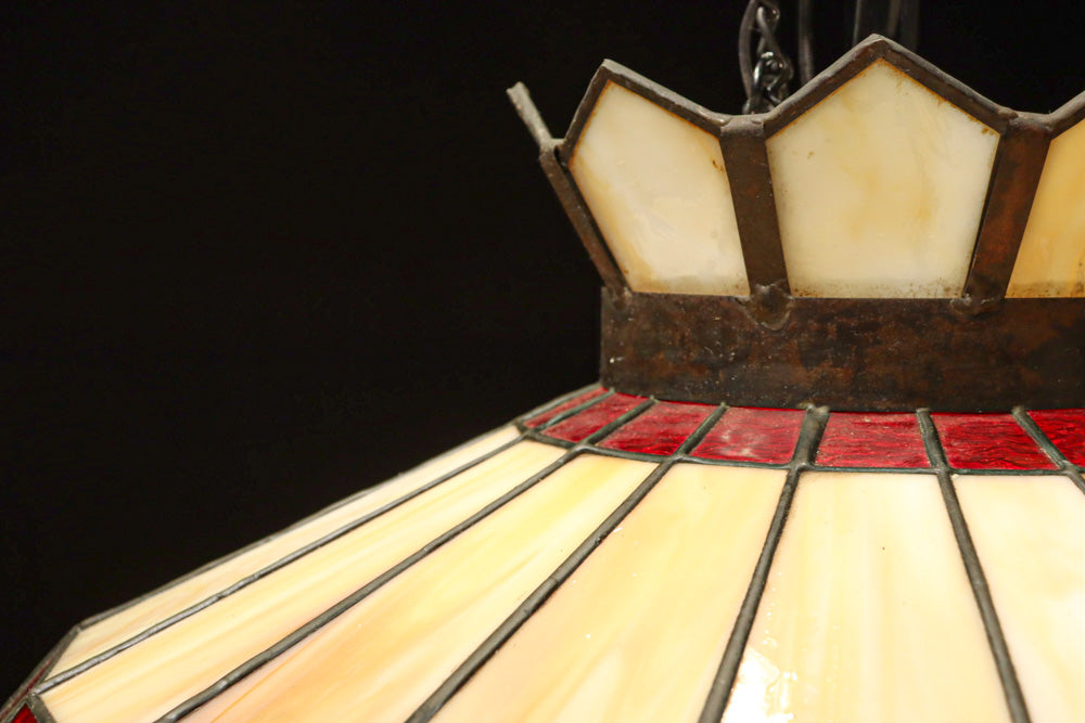 赤い花模様が引き立つ色鮮やかなステンドグラスのシャンデリア　DC8438