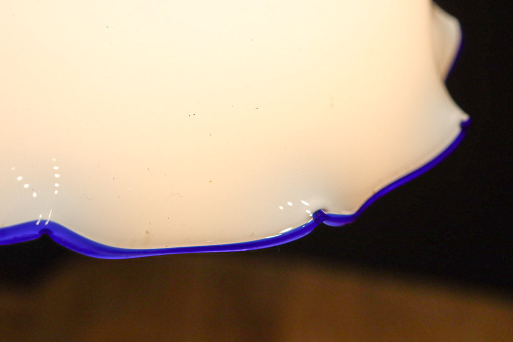 ブルーの縁取りをしたフリルが可愛い深型の電笠　D8443