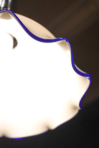 ブルーの縁取りをしたフリルが可愛い深型の電笠　D8443