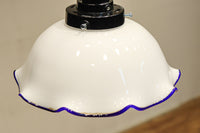 ブルーの縁取りをしたフリルが可愛い深型の電笠　D8443